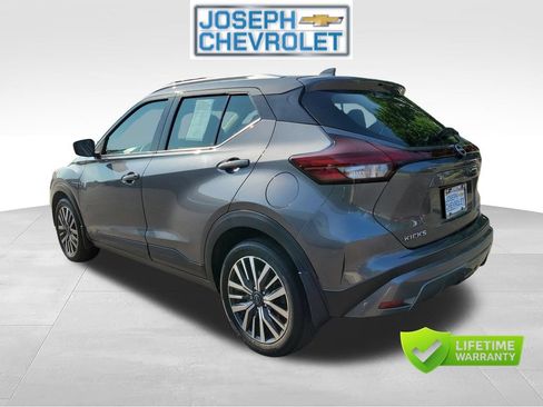 Used 2022 Nissan Kicks SV FWD image 3