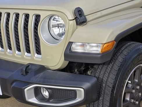 Used 2022 Jeep Gladiator Overland w/ Popular Equipment Package AWD/4WD image 8
