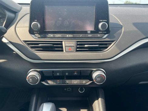 Used 2023 Nissan Altima 2.5 S FWD image 12