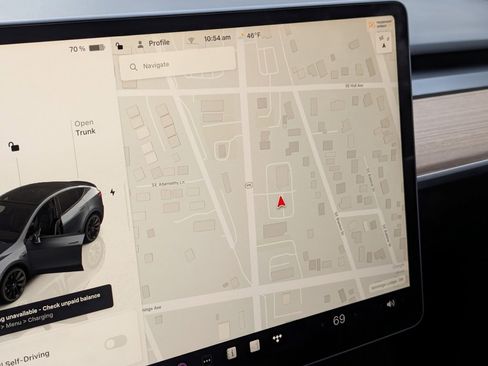 Used 2022 Tesla Model Y Long Range image 17