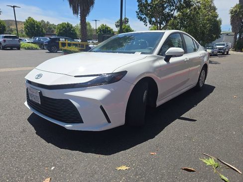 Used 2025 Toyota Camry LE w/ Convenience Package FWD image 5