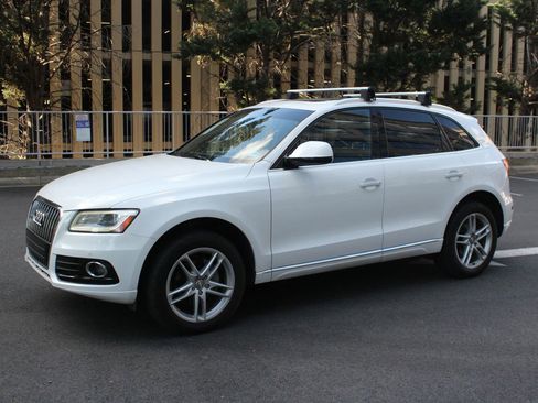 Used 2017 Audi Q5 2.0T Premium image 12