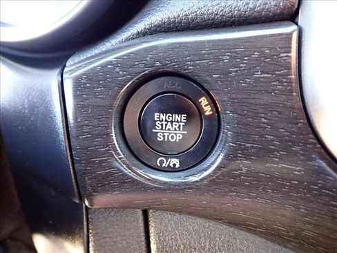 Used 2018 Jeep Grand Cherokee Altitude AWD/4WD image 17