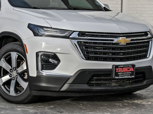 Used 2023 Chevrolet Traverse LT w/ LT Premium Package AWD/4WD image 3