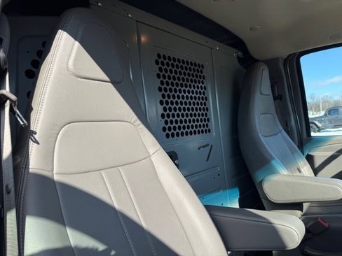 Used 2017 Chevrolet Express 2500 image 14