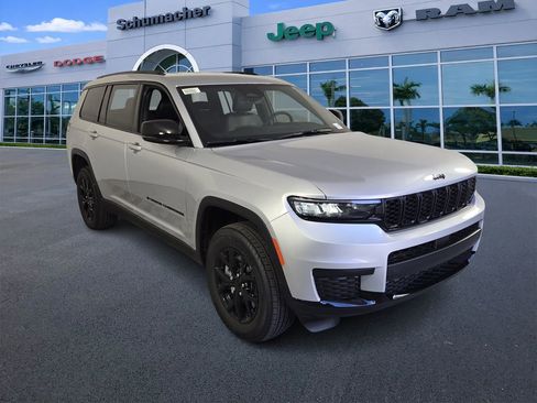 New 2025 Jeep Grand Cherokee L Laredo RWD image 2