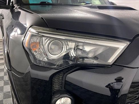 Used 2018 Toyota 4Runner SR5 Premium AWD/4WD image 36