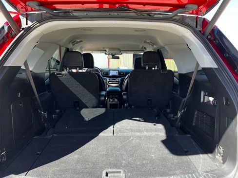 Used 2019 Ford Explorer XLT w/ Equipment Group 202A FWD image 30