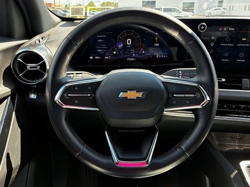 Used 2026 Chevrolet Equinox LT AWD/4WD image 9