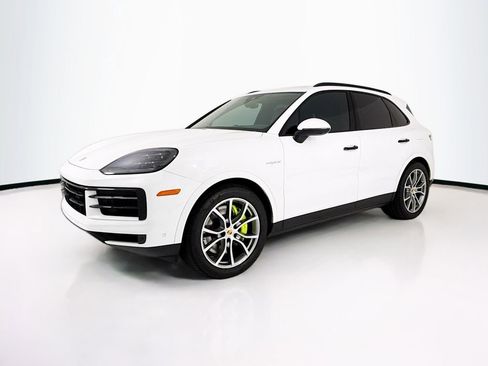Certified 2024 Porsche Cayenne S AWD/4WD image 1