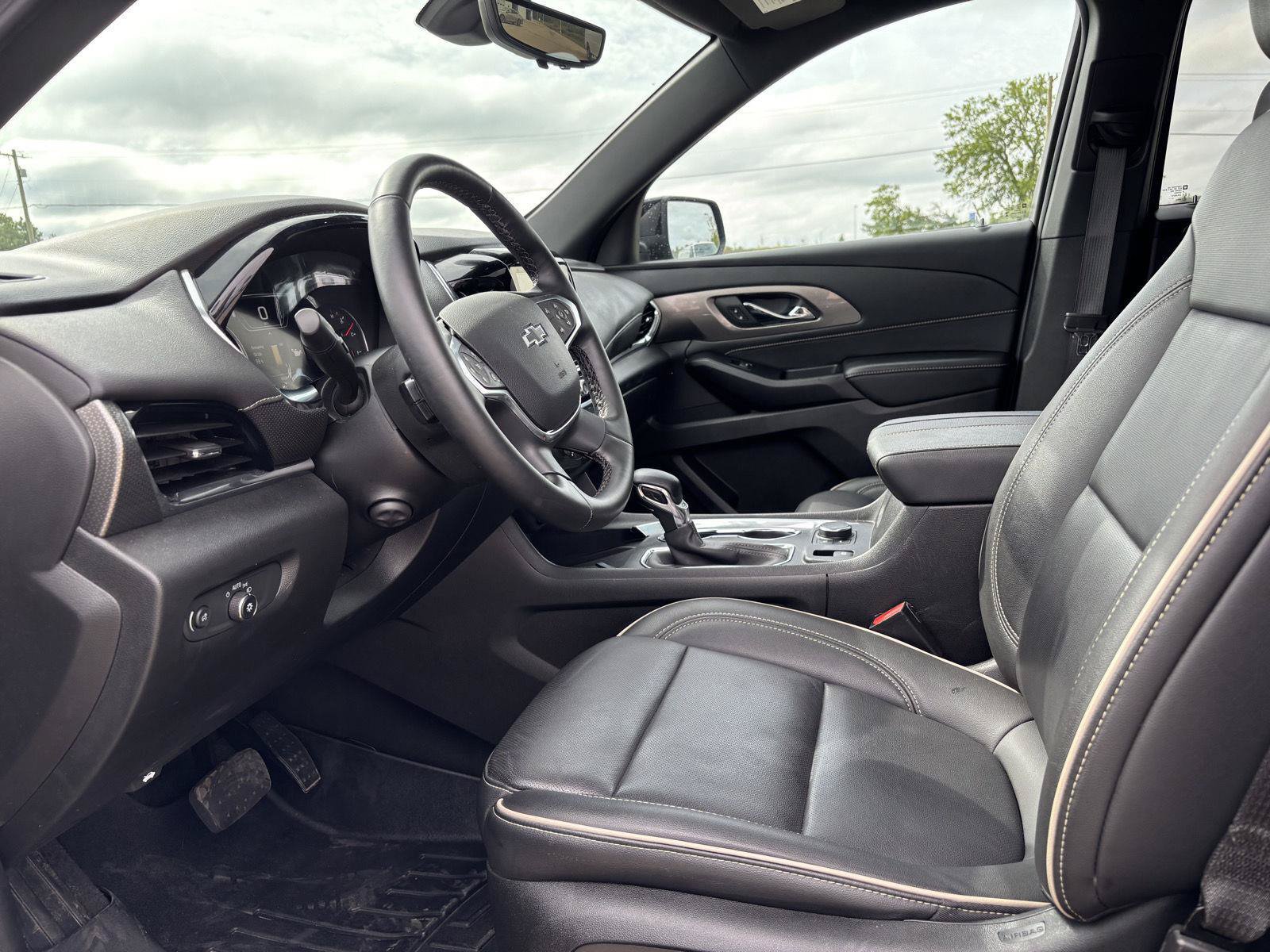 Used 2023 Chevrolet Traverse Premier w/ Redline Edition AWD/4WD image 14