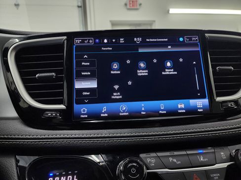 Used 2024 Chrysler Pacifica Limited image 65