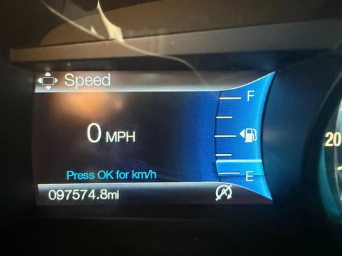 Used 2017 Ford Fusion SE w/ Fusion SE Technology Package image 24