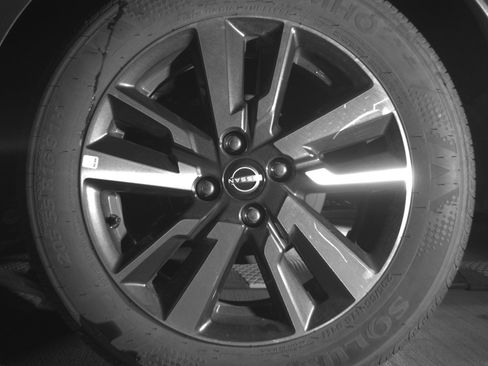 Used 2025 Nissan Versa SV image 14