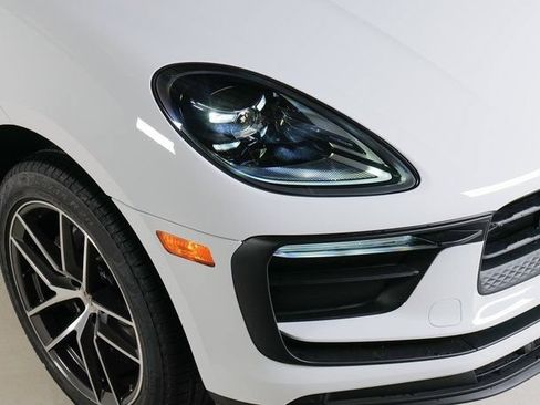 Certified 2026 Porsche Macan AWD/4WD image 32