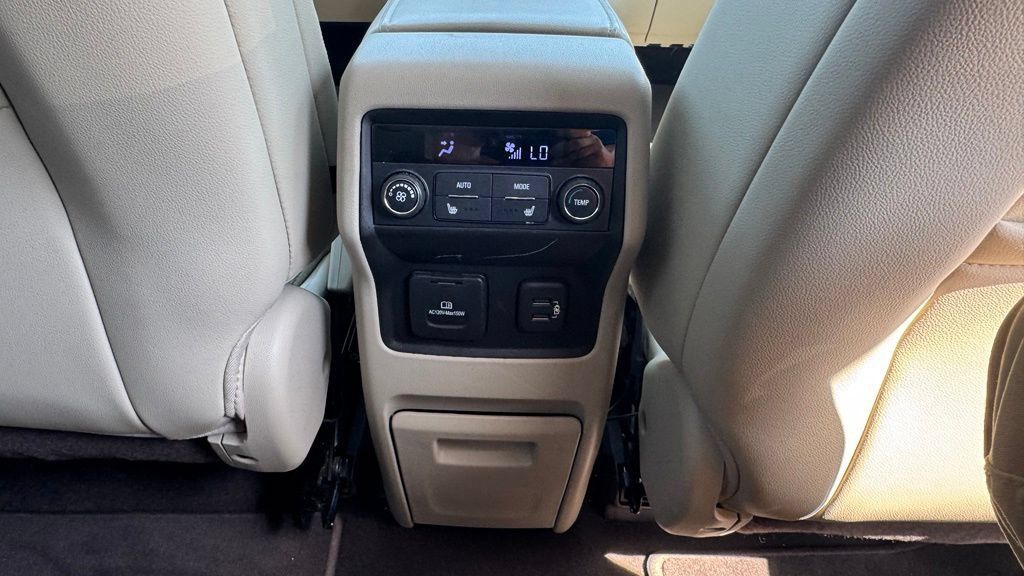 Used 2019 GMC Acadia Denali w/ Technology Package FWD image 12
