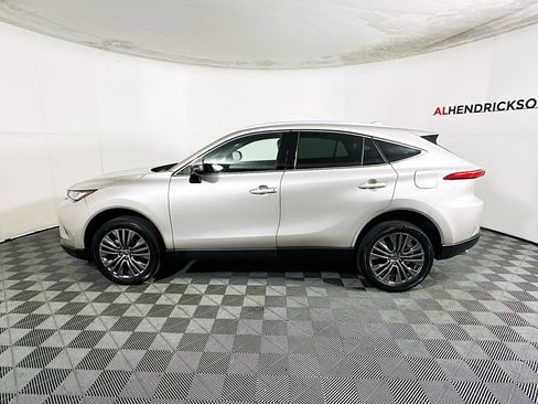 Used 2023 Toyota Venza LE image 6