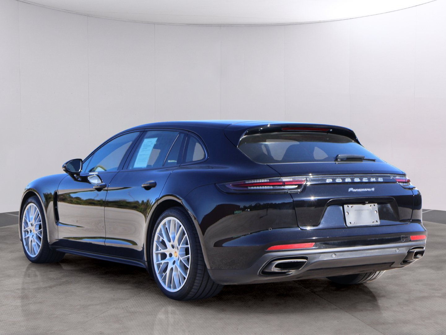 Used 2018 Porsche Panamera 4 AWD/4WD image 3