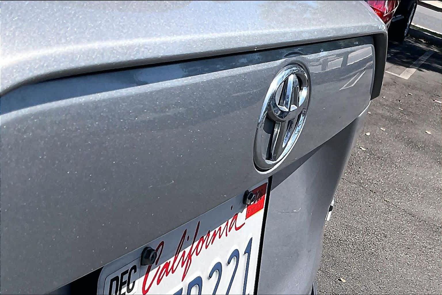 Used 2021 Toyota RAV4 XLE Premium FWD image 30