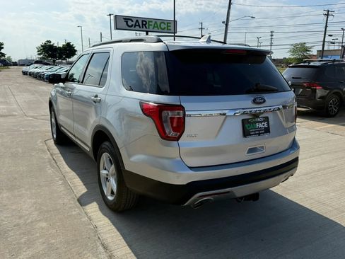 Used 2017 Ford Explorer XLT AWD/4WD image 9