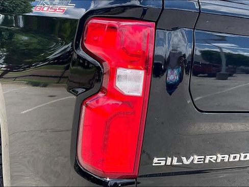 Used 2022 Chevrolet Silverado 1500 LT Trail Boss w/ Convenience Package II AWD/4WD image 29