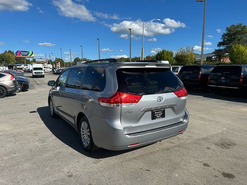 Used 2013 Toyota Sienna XLE image 5