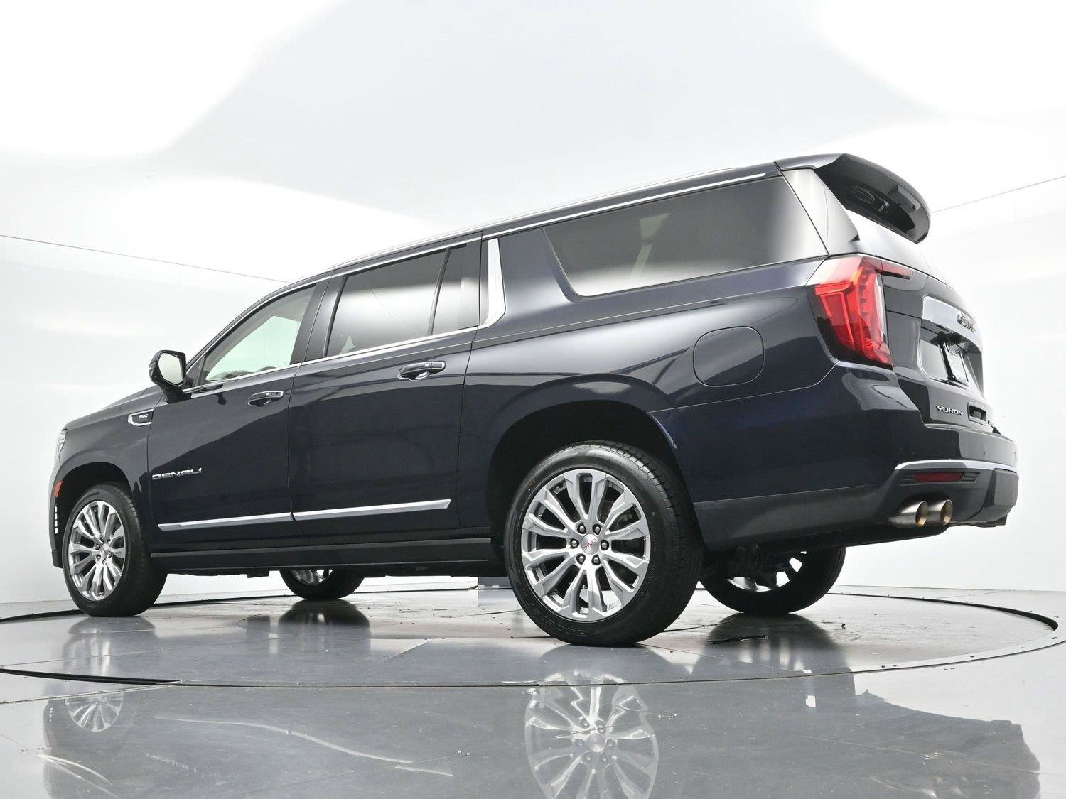 Used 2023 GMC Yukon XL Denali AWD/4WD image 55