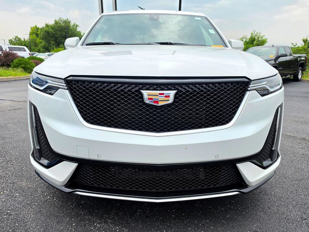 Used 2025 Cadillac XT6 Sport w/ LPO, Floor Liner Package AWD/4WD image 13