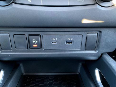 Used 2025 Nissan Frontier SV image 26