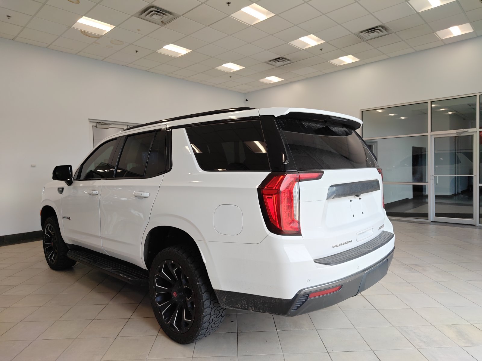 Used 2021 GMC Yukon AT4 w/ Rear Media and Nav Package AWD/4WD image 5