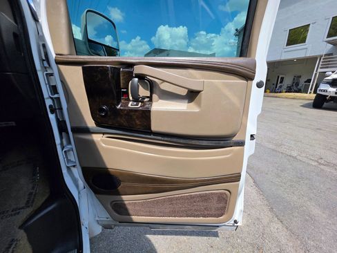 Used 2018 GMC Savana 2500 Extended w/ Enhanced Convenience Package image 37