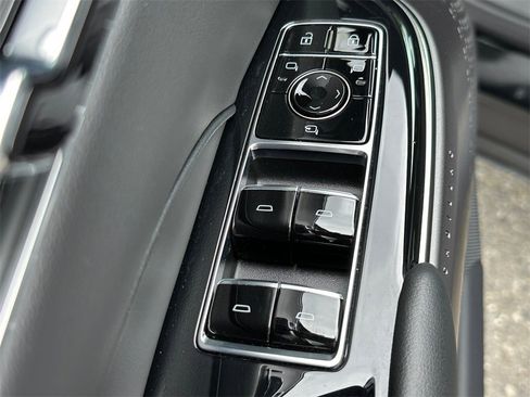 Used 2024 Cadillac Lyriq Luxury image 22