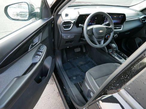 Used 2025 Chevrolet TrailBlazer LT AWD/4WD image 10