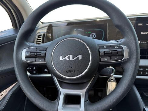 New 2025 Kia Sportage LX image 12