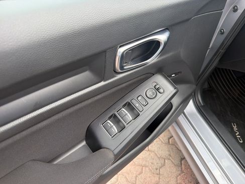 Used 2022 Honda Civic LX image 9