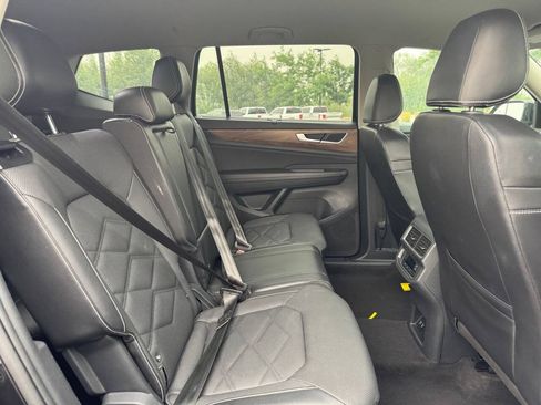 Used 2024 Volkswagen Atlas SE AWD/4WD image 14