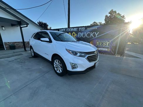 Used 2018 Chevrolet Equinox LT FWD image 2