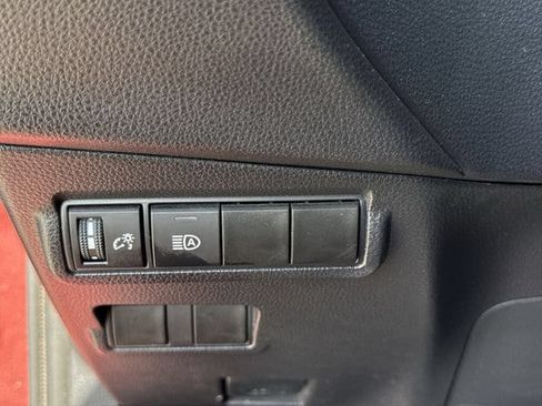 Used 2025 Toyota Corolla Cross XLE FWD image 25