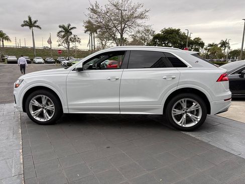 Used 2023 Audi Q8 Premium image 12