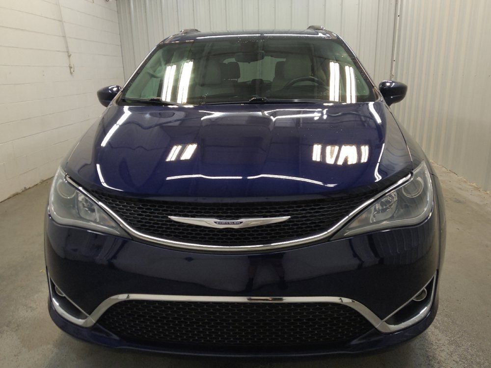 Used 2018 Chrysler Pacifica Touring-L w/ Tire & Wheel Group FWD image 15