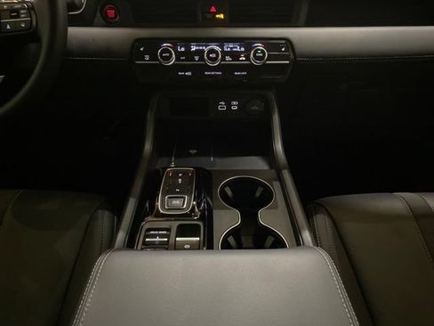 Used 2025 Honda Pilot EX-L image 13