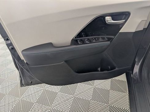 Used 2019 Kia Niro EX FWD image 10