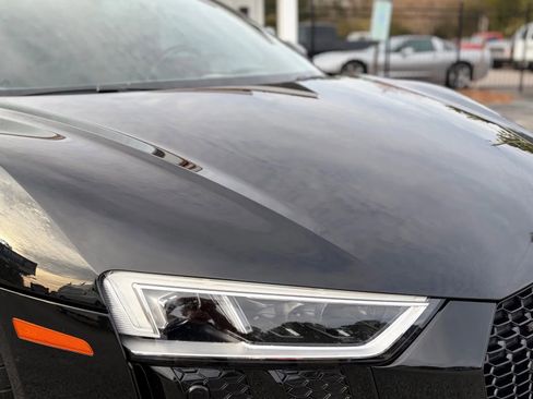 Used 2017 Audi R8 V10 w/ Ceramic Brake Package image 21