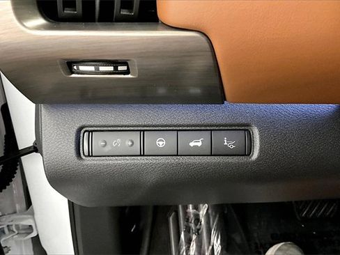 New 2025 Nissan Pathfinder Platinum image 28