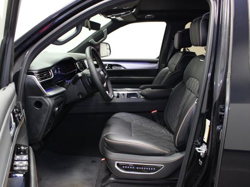 New 2023 Jeep Grand Wagoneer Series III AWD/4WD image 21