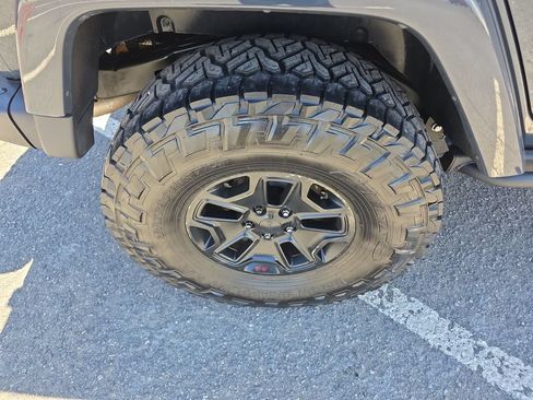 Used 2017 Jeep Wrangler Unlimited Rubicon AWD/4WD image 42