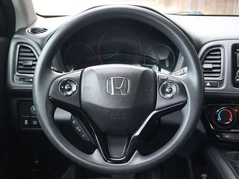 Used 2019 Honda HR-V LX image 18