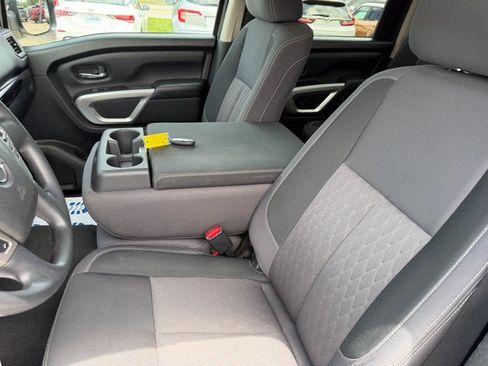 Used 2022 Nissan Titan SV RWD image 14