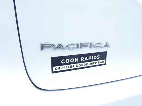 Certified 2023 Chrysler Pacifica Touring-L FWD image 14