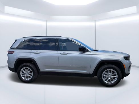 New 2026 Jeep Grand Cherokee Laredo image 2